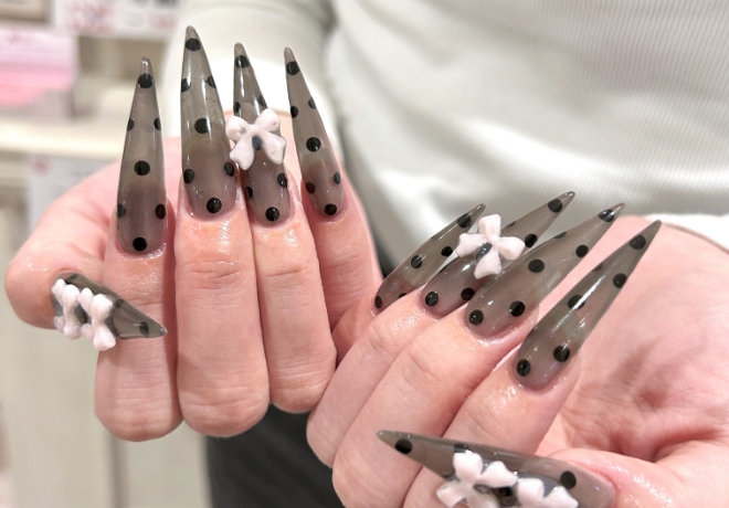 Nail Salon lit.